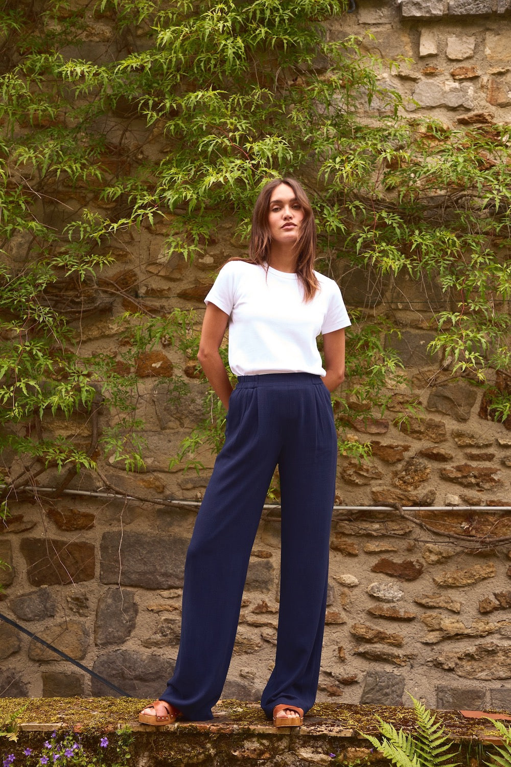 Figari navy linen pants