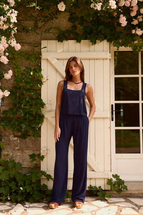 Figari navy linen pants
