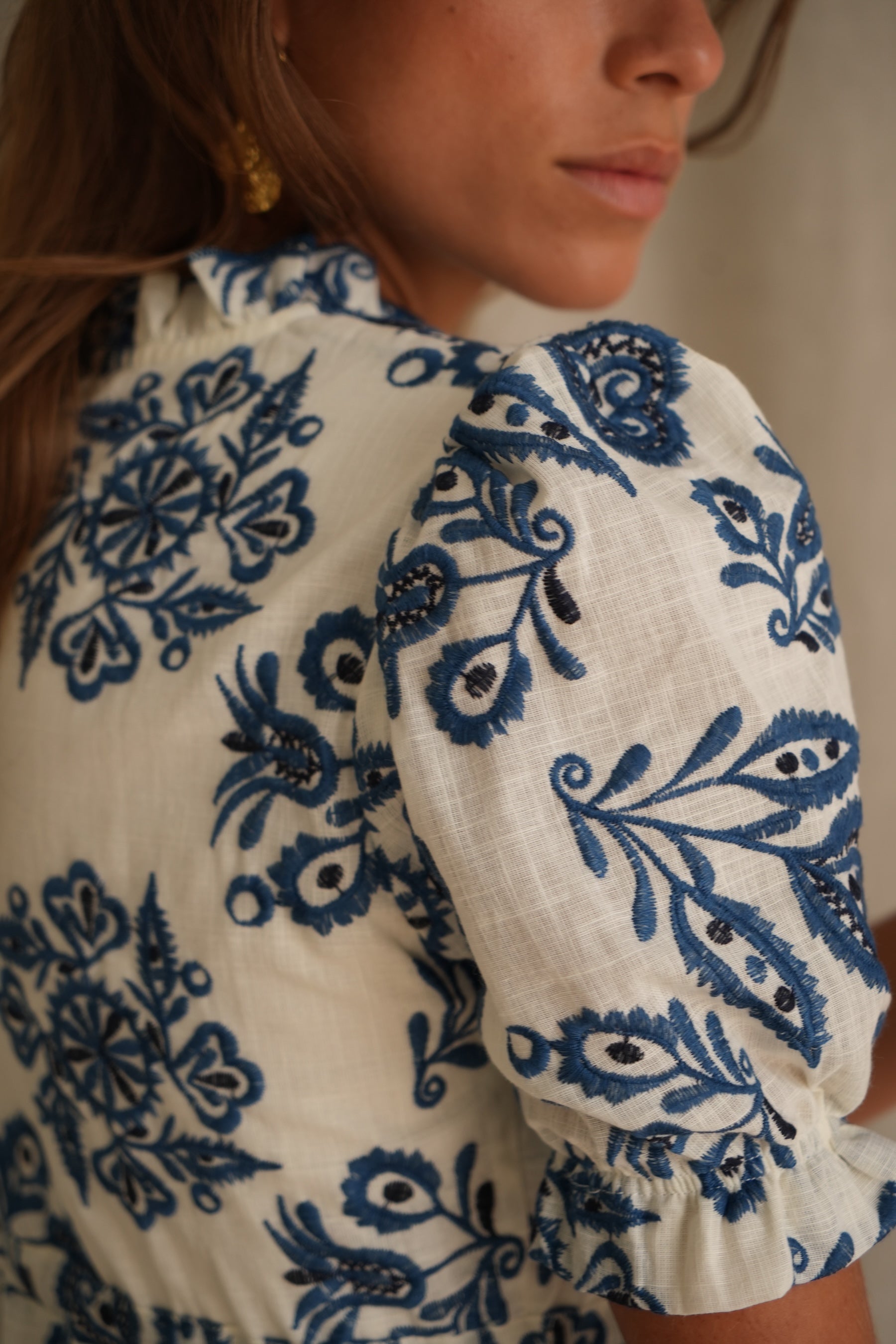 Robe Solstice brodée bleu