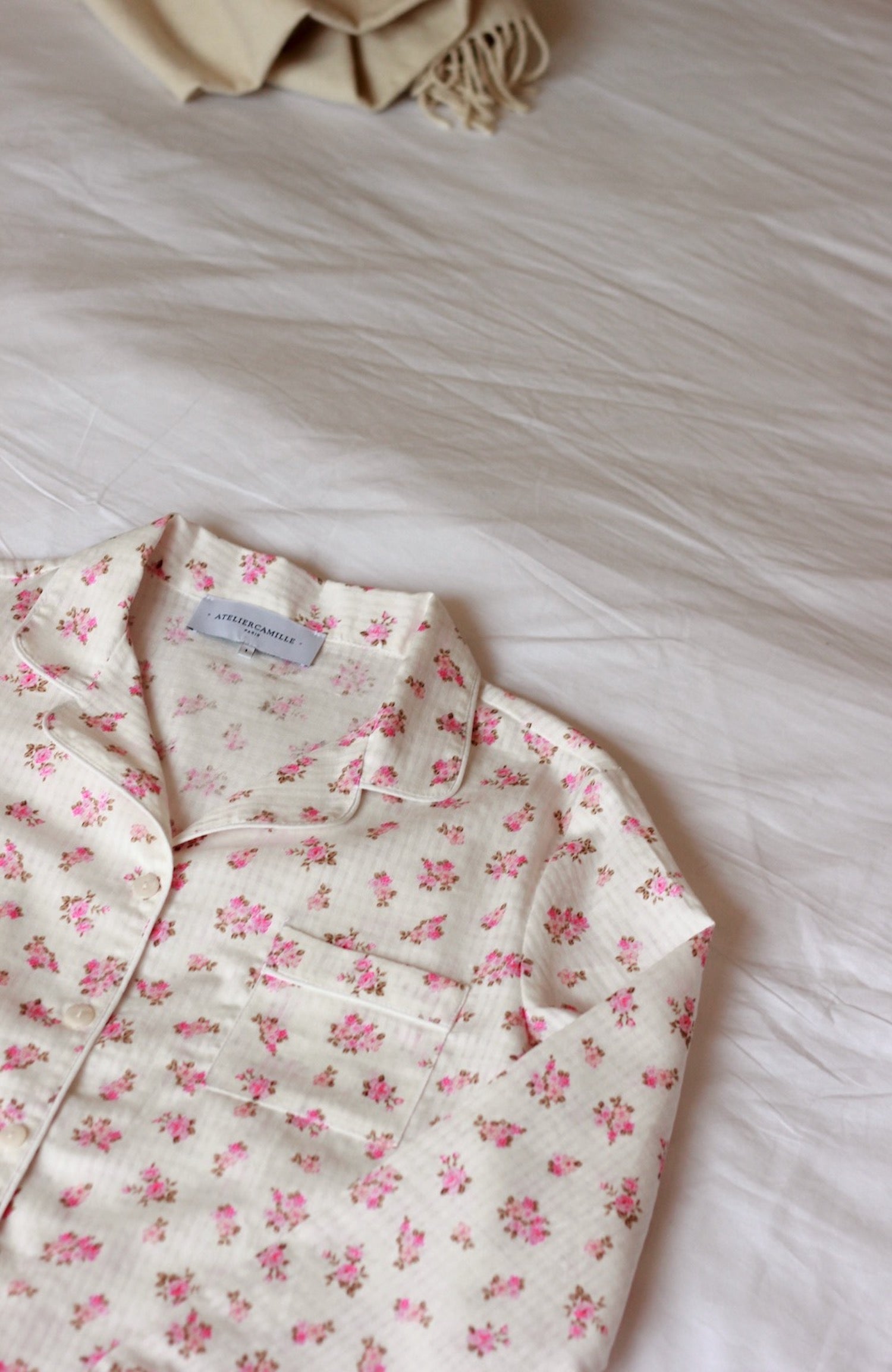 Honorine bouquet of roses shirt