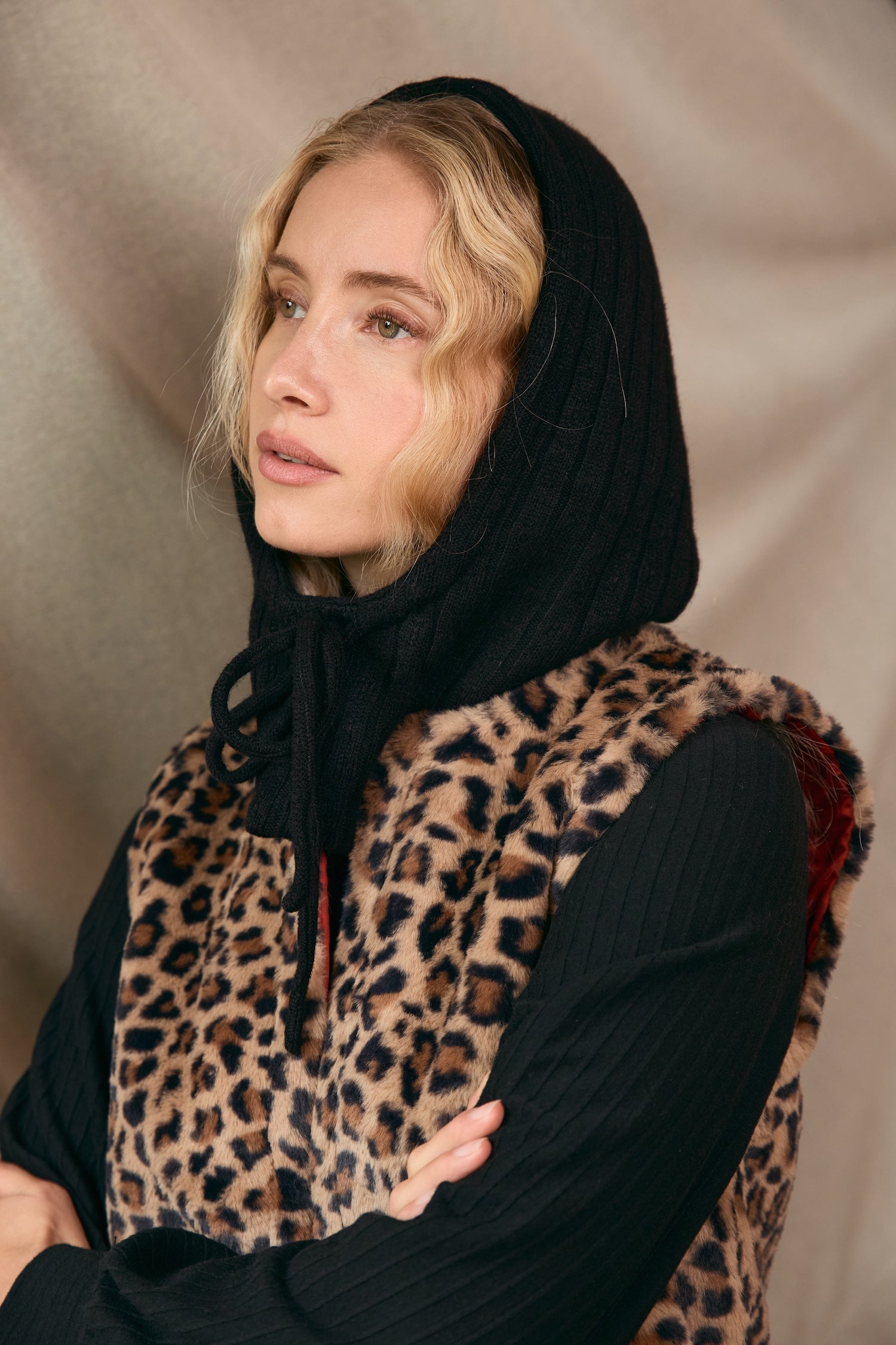 Cagoule Edna maille noire (disponible le 17.10)