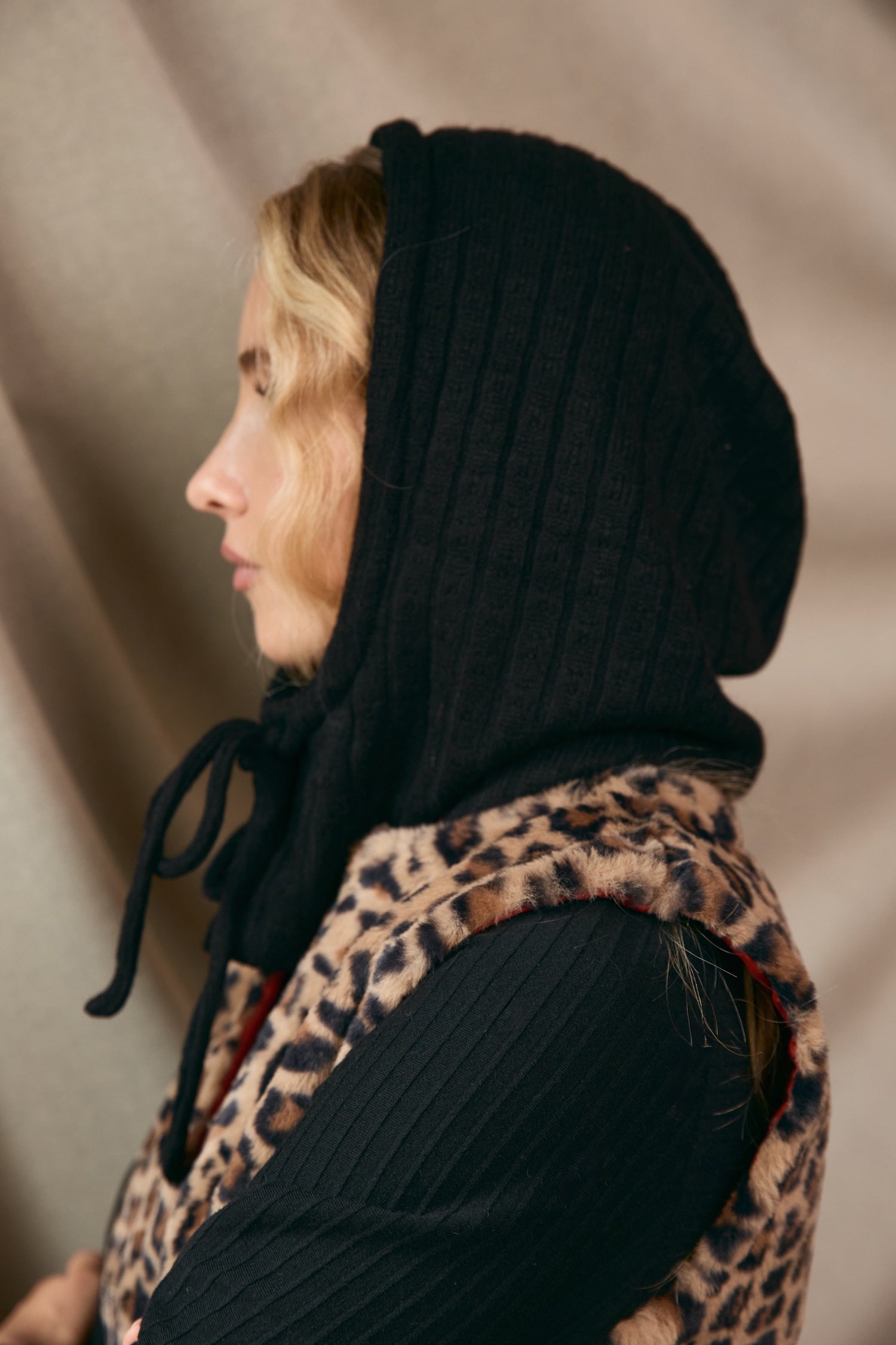 Cagoule Edna maille noire (disponible le 17.10)